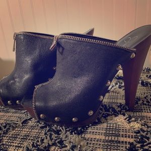 Black heels. Jessica simpson